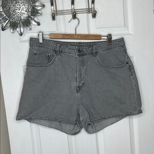 H&M Curvy Fit Bermuda High Waist Denim Shorts Color Grey Sz 12. Button fly.